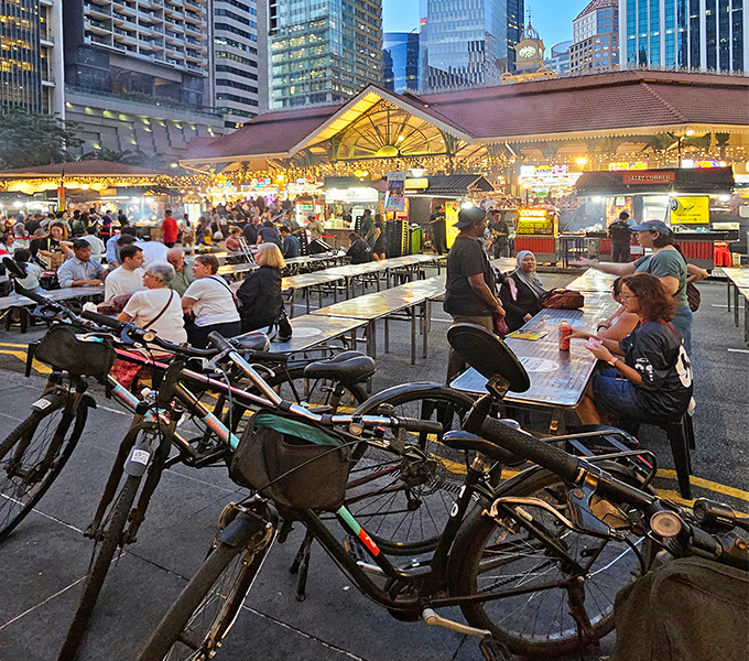 sunset bike tour, hawker experience at lau pa sat